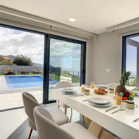 De La Ponte By Atlantic * Arco da Calheta (Madeira)